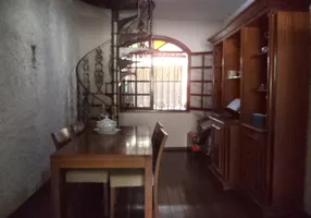 Foto 1 de Casa com 3 Quartos à venda, 240m² em Ouro Preto, Belo Horizonte