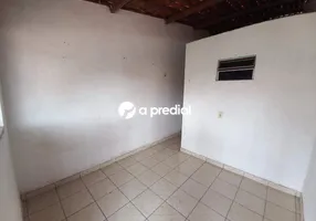 Foto 1 de Casa com 2 Quartos para alugar, 54m² em Dendê, Fortaleza