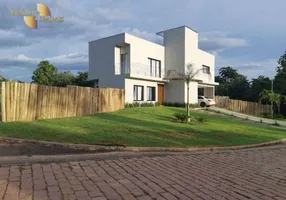 Foto 1 de Casa de Condomínio com 4 Quartos à venda, 277m² em Zona Rural, Cuiabá