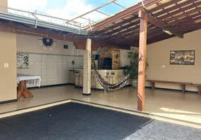 Foto 1 de Casa com 3 Quartos à venda, 220m² em Alto Umuarama, Uberlândia