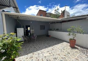 Foto 1 de Casa com 3 Quartos à venda, 130m² em Itapuã, Salvador