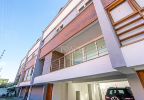 Foto 1 de Casa de Condomínio com 3 Quartos à venda, 233m² em Vila Assunção, Porto Alegre