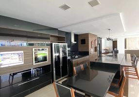 Foto 1 de Casa de Condomínio com 5 Quartos à venda, 590m² em Residencial Alphaville Flamboyant, Goiânia