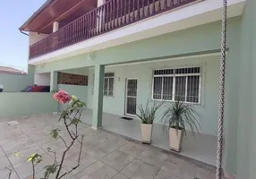 Foto 1 de Casa com 5 Quartos à venda, 240m² em Centro, Itaguaí