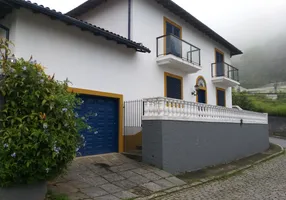 Foto 1 de Casa com 4 Quartos à venda, 231m² em Valparaiso, Petrópolis