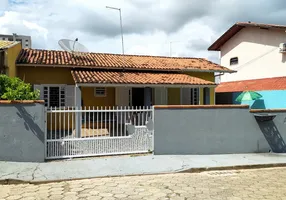 Foto 1 de Casa com 2 Quartos à venda, 59m² em Centro Picarras, Balneário Piçarras