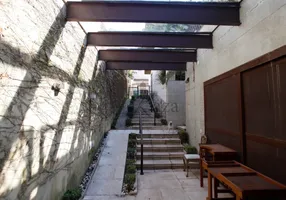 Foto 1 de Casa com 3 Quartos à venda, 350m² em Pacaembu, São Paulo