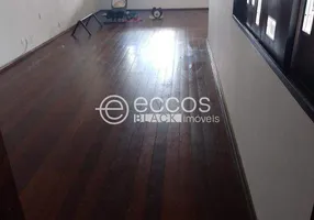 Foto 1 de Casa com 5 Quartos à venda, 375m² em Centro, Araguari