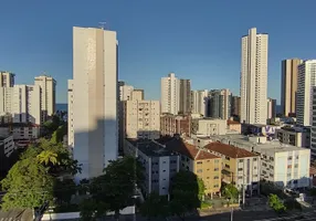 Foto 1 de Apartamento com 3 Quartos para venda ou aluguel, 140m² em Boa Viagem, Recife