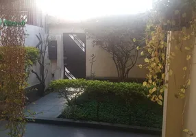 Foto 1 de Casa com 3 Quartos para venda ou aluguel, 230m² em Jardim Bom Tempo, Taboão da Serra