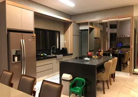 Foto 1 de Casa de Condomínio com 4 Quartos para alugar, 380m² em Residencial Goiânia Golfe Clube, Goiânia