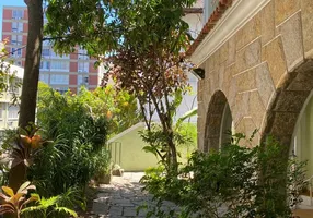 Foto 1 de Casa com 6 Quartos para venda ou aluguel, 518m² em Jardim Botânico, Rio de Janeiro