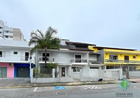 Foto 1 de Casa com 6 Quartos à venda, 258m² em Capoeiras, Florianópolis