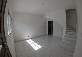 Foto 1 de Sobrado com 2 Quartos para alugar, 90m² em Vila Santa Rosa, Guarujá