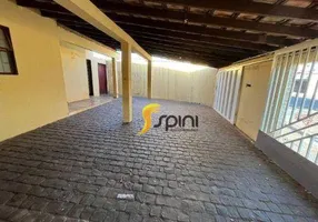 Foto 1 de Casa com 3 Quartos para alugar, 140m² em Santa Mônica, Uberlândia