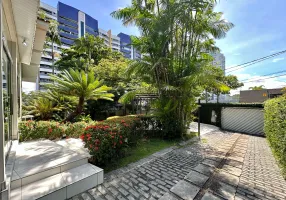 Foto 1 de Casa com 4 Quartos para alugar, 395m² em Nossa Senhora das Graças, Manaus