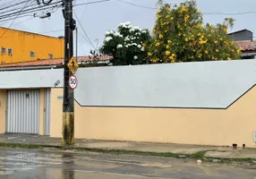 Foto 1 de Casa com 4 Quartos à venda, 177m² em Cidade dos Funcionários, Fortaleza