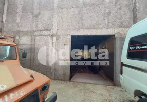 Foto 1 de Galpão/Depósito/Armazém para alugar, 700m² em Bom Jesus, Uberlândia