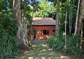 Foto 1 de Casa com 2 Quartos à venda, 180m² em Jardim Colibri, Embu das Artes