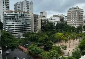 Foto 1 de Apartamento com 2 Quartos à venda, 71m² em Leblon, Rio de Janeiro