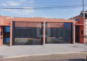 Foto 1 de Casa com 2 Quartos à venda, 70m² em Laranjeiras, Uberlândia