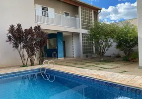 Foto 1 de Casa com 4 Quartos à venda, 300m² em Parque Residencial Cidade Universitaria, Ribeirão Preto