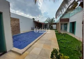 Foto 1 de Casa com 4 Quartos para alugar, 500m² em Jardim Karaíba, Uberlândia