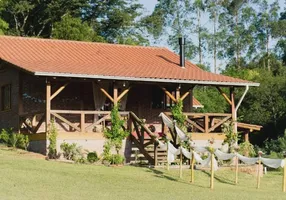 Foto 1 de Fazenda/Sítio com 4 Quartos à venda, 200m² em Santa Cruz da Figueira, Águas Mornas