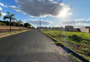 Terreno à venda no Bairro New Golden Ville em Uberlândia - Terrenos, sítios  e fazendas - Uberlândia 1234414405