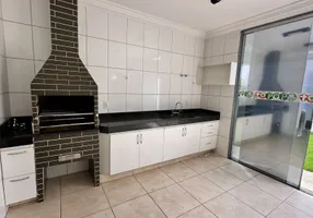 Foto 1 de Casa de Condomínio com 4 Quartos à venda, 215m² em Jardins Lisboa, Goiânia