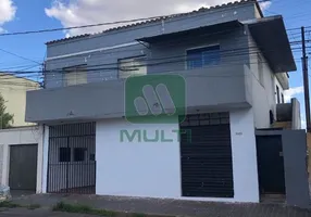 Foto 1 de Ponto Comercial com 1 Quarto para alugar, 200m² em Custódio Pereira, Uberlândia