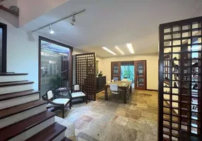 Foto 1 de Casa com 3 Quartos à venda, 292m² em Jardim Semiramis, Cotia