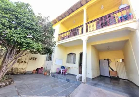 Foto 1 de Casa com 4 Quartos à venda, 240m² em Santo André, Belo Horizonte