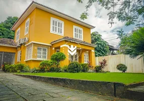 Foto 1 de Casa com 8 Quartos à venda, 322m² em Madalena, Recife