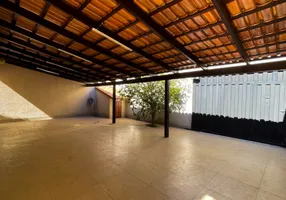 Foto 1 de Casa com 4 Quartos à venda, 203m² em Setor Garavelo, Aparecida de Goiânia