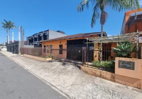 Foto 1 de Casa com 4 Quartos para alugar, 260m² em Floresta, Joinville
