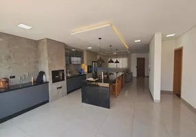 Foto 1 de Sobrado com 3 Quartos à venda, 202m² em Jardim Munique, Maringá