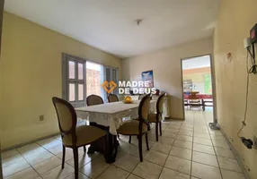 Foto 1 de Casa com 3 Quartos à venda, 214m² em Dias Macedo, Fortaleza