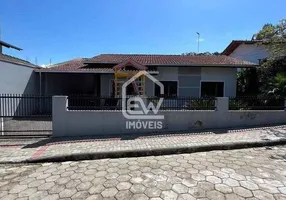 Foto 1 de Casa com 3 Quartos à venda, 140m² em Centro, Massaranduba