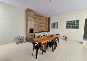 Foto 1 de Casa com 3 Quartos à venda, 193m² em Jardim Europa, Uberlândia