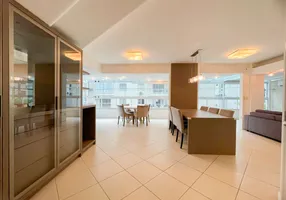 Foto 1 de Apartamento com 3 Quartos à venda, 242m² em Centro, Balneário Camboriú