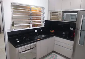 Foto 1 de Casa de Condomínio com 2 Quartos à venda, 60m² em Vila Veloso, Carapicuíba