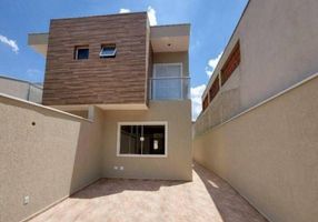 CASA À VENDA COM 03 DORMITÓRIOS E 194M² COM QUINTAL NO NAKAMURA PARK!