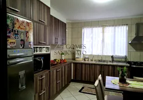 Foto 1 de Sobrado com 4 Quartos à venda, 180m² em Vila Pires, Santo André