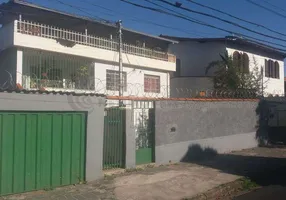 Foto 1 de Casa com 12 Quartos à venda, 941m² em Pompéia, Belo Horizonte