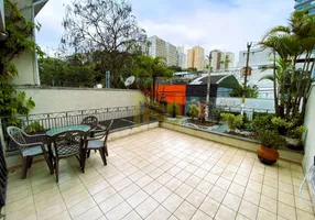 Foto 1 de Sobrado com 5 Quartos à venda, 300m² em Vila Ipojuca, São Paulo