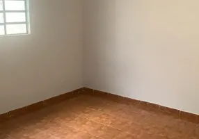 Foto 1 de Casa com 2 Quartos para alugar, 70m² em Cândida de Moraes, Goiânia
