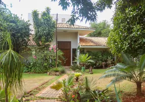 Foto 1 de Casa de Condomínio com 4 Quartos para alugar, 385m² em Residencial Aldeia do Vale, Goiânia