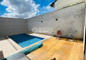 Foto 1 de Casa com 3 Quartos à venda, 200m² em Alto Umuarama, Uberlândia