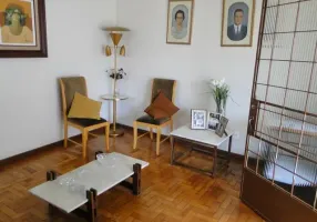 Foto 1 de Casa com 4 Quartos à venda, 200m² em Coração de Jesus, Belo Horizonte